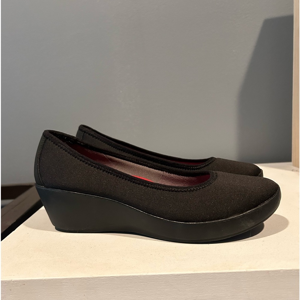 EUC Black Crocs Wedge - Size W6